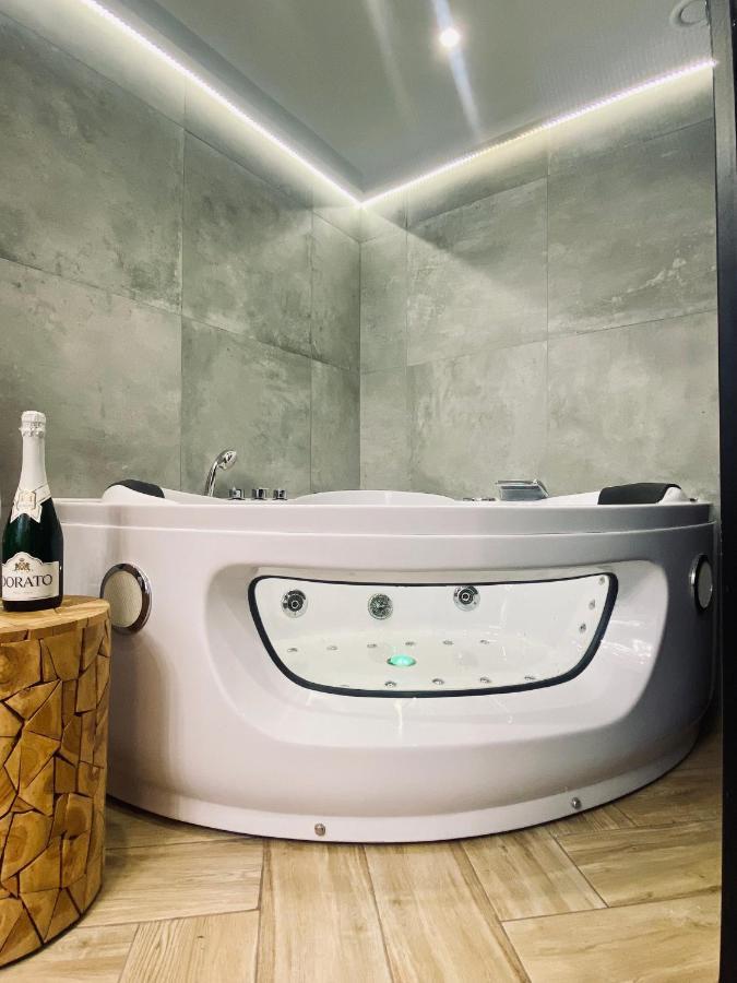 Apartment Premium Jacuzzi For Couples, Old Town Krakov Exteriér fotografie